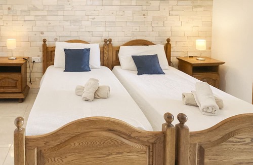 Pieta Apartamento | XL Central Home, Close to Valletta and Sliema, King Size Bed