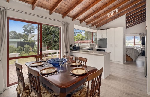 Pauanui Casa | Seascape Bach - Pauanui Holiday Home