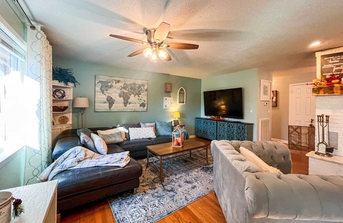 Chickamauga Cabaña | Charming Cottage w/ Hot Tub: 15 Mi to Chattanooga!