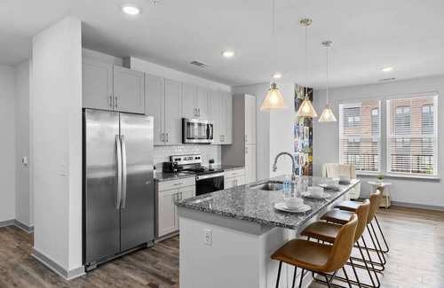Metrocenter - North Rhodes Park Apartamento | Spacious 2BR - 9min to Broadway!