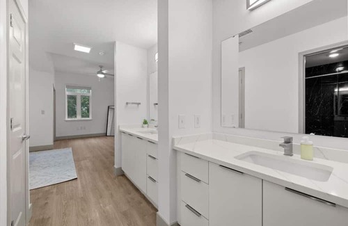 Charlotte Center City Apartamento | Sunny Green Apt - Walk everywhere!
