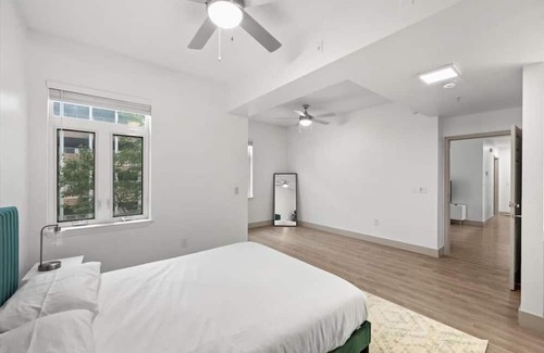 Charlotte Center City Apartamento | Sunny Green Apt - Walk everywhere!