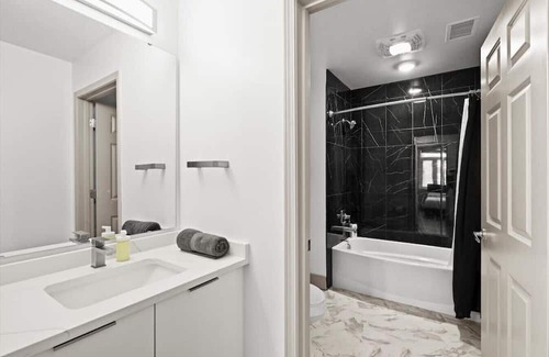 Charlotte Center City Apartamento | 3Bedroom w/ Game Room!