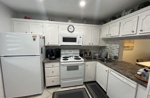 Bel Air Apartamento | On of the cleanest, confortable, compleat and well located properties in LBTS
