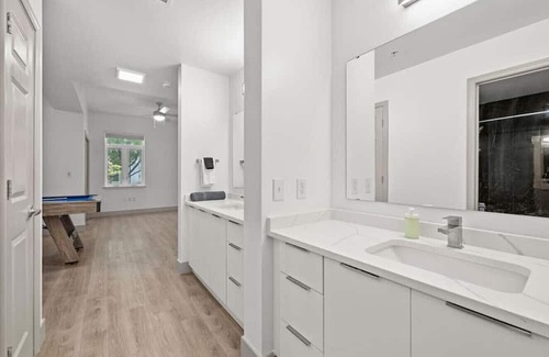 Charlotte Center City Apartamento | Spacious Apt w/Pool Table