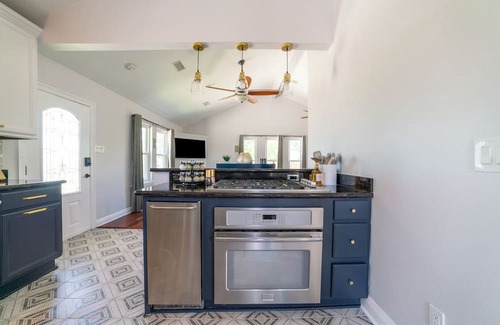 Chalmette Casa | 2 Story Cottage w/ heated pool and jacuzzi+bonfire