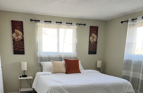 Lamar Heights Area Casa | Vibrant, comfortable home in Arvada. Close to great eats and beautiful views!!!