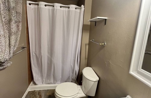 Lamar Heights Area Casa | Vibrant, comfortable home in Arvada. Close to great eats and beautiful views!!!