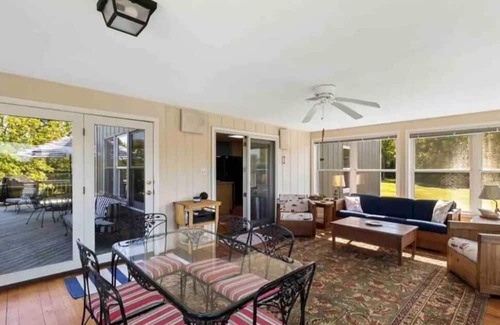 Kilmarnock Casa | Enjoy fishing on private dock, kayaks, piano!