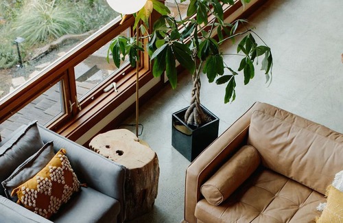 Bowen Island Casa | Retreat House With Lake & Mountain Views on Bowen