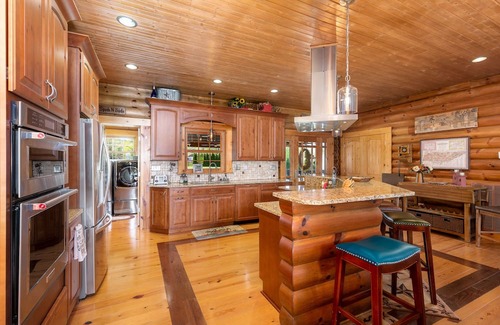Franklin Cabina | A Little "Peace" of Paradise A Log House on a Rural Franklin Farm