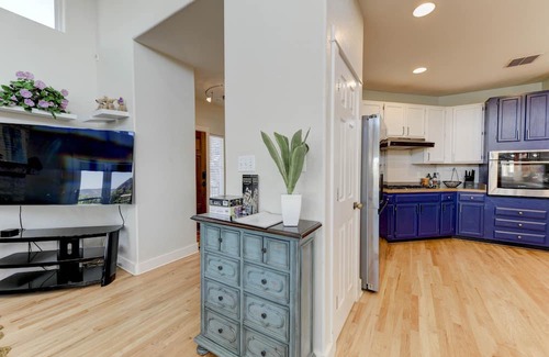 Travis Landing Casa | Mountain Cabin Home w/ Great Views of Lake Travis. Pet-Friendly!
