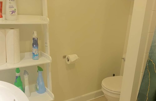 Pendleton Condominio | Peaceful Getaway Queen Bed & Free Heated Garage Parking