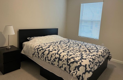 East Raleigh Casa | Close to Research Triangle, Wake Med, Duke Med, Airport & Downtown Raleigh.