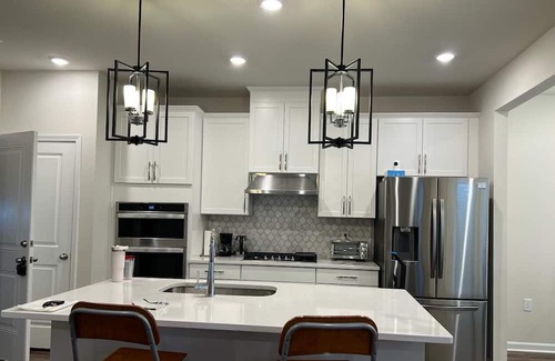 East Raleigh Casa | Close to Research Triangle, Wake Med, Duke Med, Airport & Downtown Raleigh.