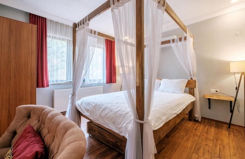 Altinova Casa | Serene Room w Balcony Pool and Garden in Nature