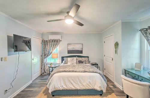Saint Simons Heights Cabaña | St Simons Cottage w/ Grill ~ 2 Mi to Beach!