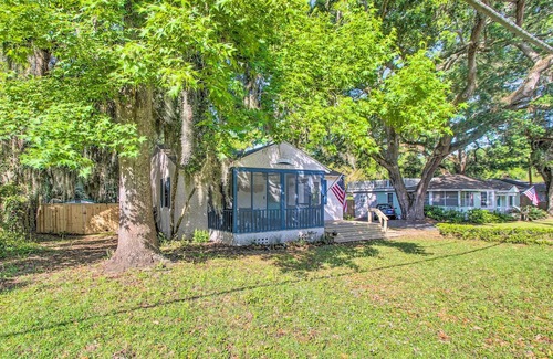 Saint Simons Heights Cabaña | St Simons Cottage w/ Grill ~ 2 Mi to Beach!