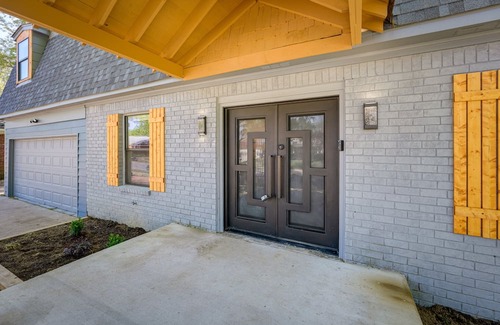 Parkway Village Cabaña | Memphis Vacation Rental ~ 10 Mi to Graceland!