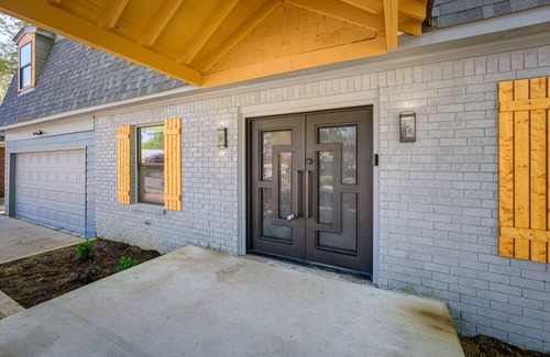 Parkway Village Cabaña | Memphis Vacation Rental ~ 10 Mi to Graceland!