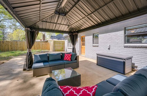 Parkway Village Cabaña | Memphis Vacation Rental ~ 10 Mi to Graceland!