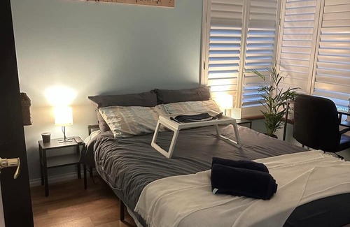 Ballajura Casa | Paradise on the Lakes - Queen Bedroom