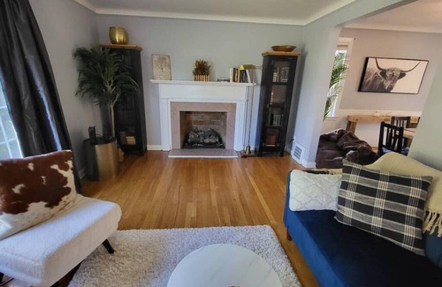 Lyndhurst Casa | Looking for a roomate Queen Bed