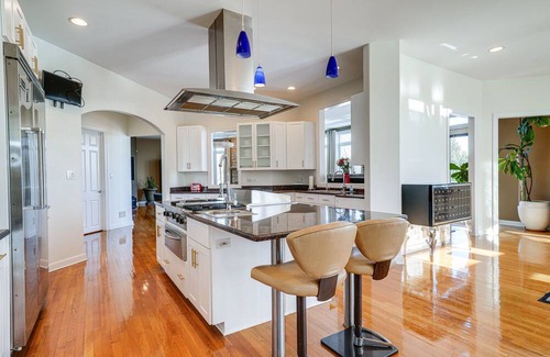 Mokena Casa | Stunning Mokena Home w/ Pool + Deck w/ Lake View!