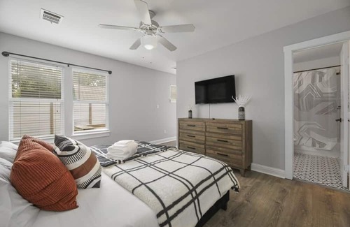 Old Enfield Casa | ROOMY RANCH: Local to Austin City Limits, less than 30 to COTA