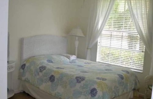 Gifford Apartamento | 3 Bedroom 738008 by Houzlet