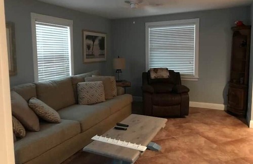 Stuart Apartamento | 2 Bedroom 737085 by Houzlet