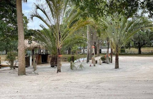 Palm City Apartamento | 3 Bedroom 793773 by Houzlet