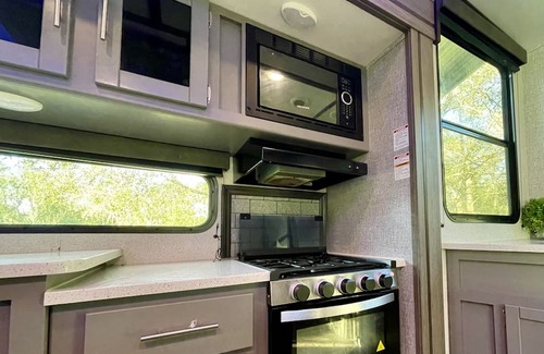 Braden River Casa | Modern Camper/RV in Sarasota - 9 min from Myakka Park