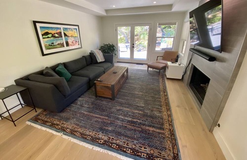 Emerald Hills Casa | 4 Bd/ 3Ba - Sleek, Modern, Remodeled Home