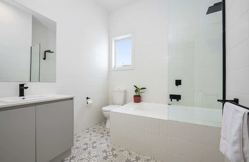 Brunswick North Casa | Homely Cottage in Davies St - Private Garden