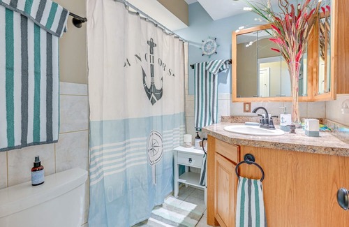 Wausau Cabaña | Cozy Wausau Home w/ Fireplace & Hot Tub Access