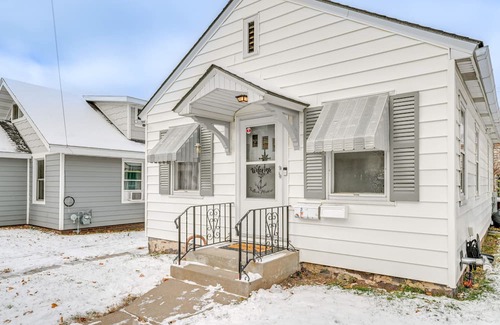 Wausau Cabaña | Cozy Wausau Home w/ Fireplace & Hot Tub Access
