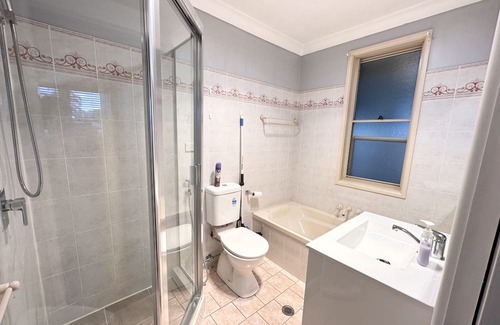 Warwick Farm Casa | Cosy home in Central Liverpool walking to train, bus, shops and restaurants