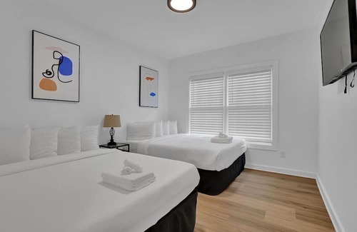 Collier Heights Casa | This house is a 4 bedroom(s), 3 bathrooms, located in Atlanta, GA.