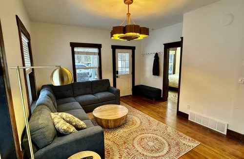 North End Cabaña | Lovely North End Cottage- Newly renovated historic home with all the amenities.