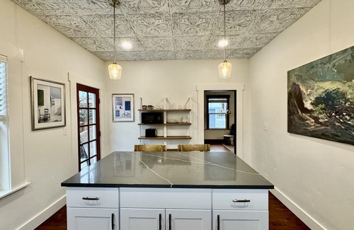 North End Cabaña | Lovely North End Cottage- Newly renovated historic home with all the amenities.
