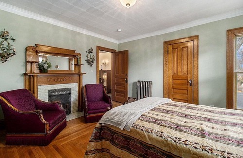 Manistee Cama Y Desayuno | The Chandelier Bed & Breakfast