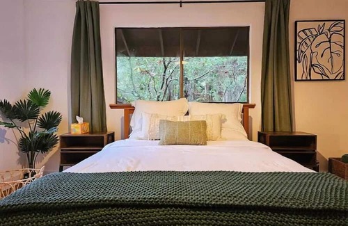 Hoodsport Cabina | Secluded 2BR Forest Lake Retreat