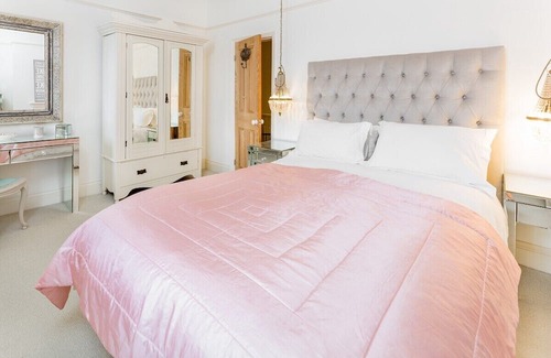 Trafford Casa | SPR Altrincham A Lovely Period Property Home