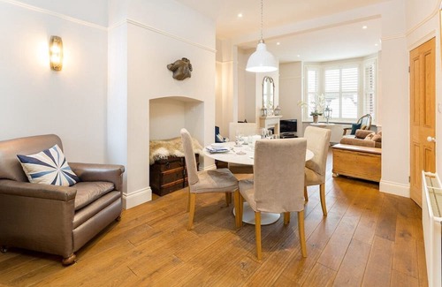 Trafford Casa | SPR Altrincham A Lovely Period Property Home