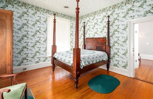 Culpeper Casa | Historic mansion circa 1857