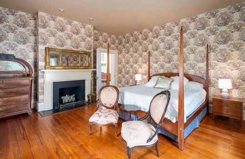 Culpeper Casa | Historic mansion circa 1857