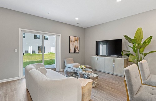 Laotto Condominio | Modern Comforts: 3BR Townhouse #14