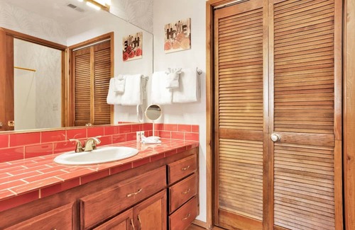 Whispering Forest Cabina | 2394-mt Verdi Mountain Manor 4 Bedroom Cabin by RedAwning