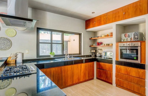 Centro de la ciudad de Tulum Villa | Nature-Chic Villa with Rooftop and Lap Pools!